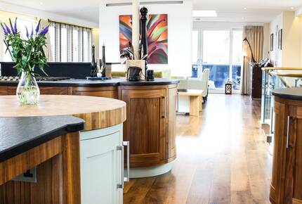 Caracoli - London, United Kingdom