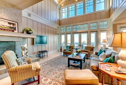 Stunning Oceanfront Oasis