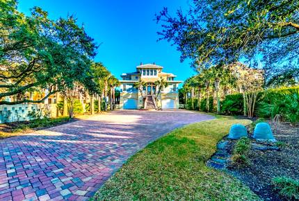 Stunning Oceanfront Oasis