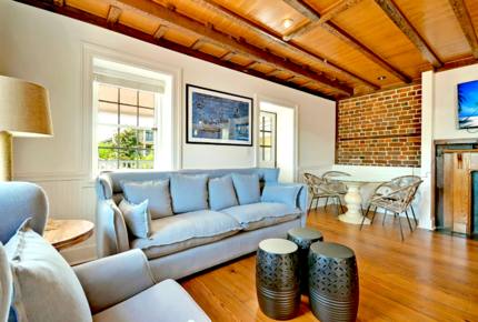 Charleston Elegance