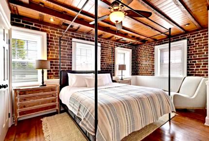 Charleston Elegance