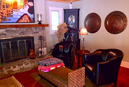 Lake Lanier Cozy Retreat - Quick Drive from Atlanta!