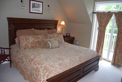 Spacious Stratton Townhouse - Walkable to Village