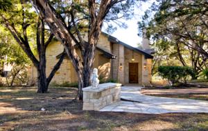 Firesong Ranch and Glamping - The Casita and Ndotto - Spicewood, Texas