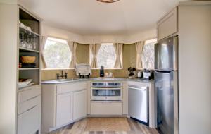 Firesong Ranch and Glamping - The Casita and Ndotto - Spicewood, Texas