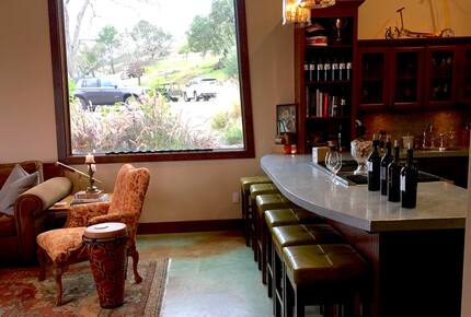 Spectacular Napa Valley V12 Vineyard Cottage with Private Tasting!