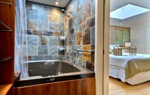 Mont-Tremblant Ski Chalet - Ski-In/Ski-Out Access - Mont Tremblant, Canada