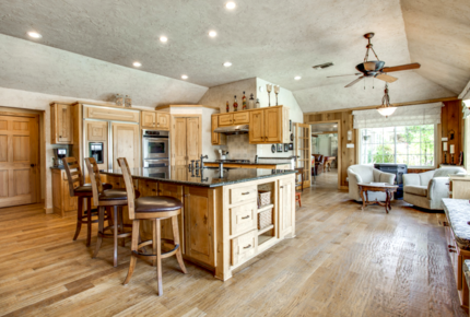 The Lodge at the Orchard - 30 Minutes to Fort Worth!
