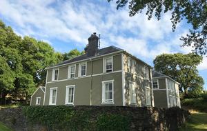 Historic Welsh Coastal Flat: Spacious 4-Bedroom Residence - Portmeirion, United Kingdom