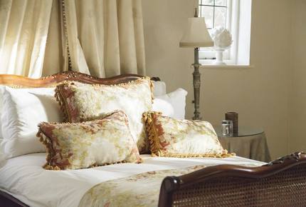 The Salutation Hotel (HS)