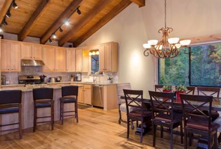 North Lake Tahoe: Lakewood Lodge