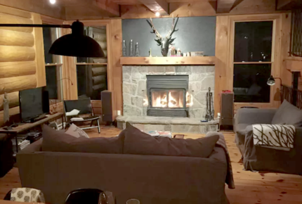Scandinavian Wood Cottage Near Mont-Tremblant