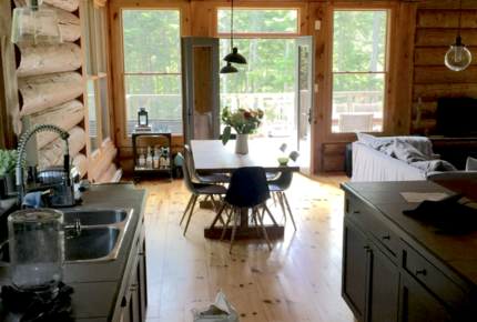 Scandinavian Wood Cottage Near Mont-Tremblant