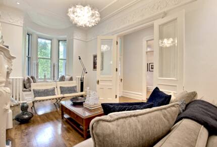 Luxurious Montreal Flat Facing Lafontaine Park
