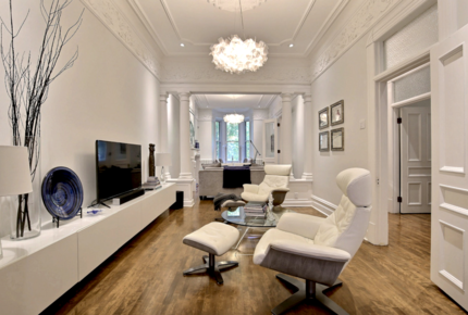Luxurious Montreal Flat Facing Lafontaine Park