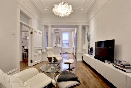 Luxurious Montreal Flat Facing Lafontaine Park