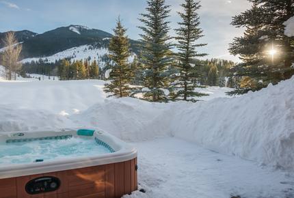 Lone Wolf Chalet Panorama Mountain