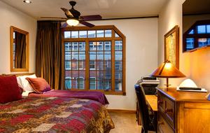 2nd Room with the View of the City and Mountains