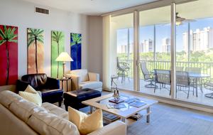 Rare 3 bed, 3 bath condo walkable to the Best Beach in Naples! - Naples, Florida