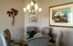 Rare 3 bed, 3 bath condo walkable to the Best Beach in Naples! - Naples, Florida