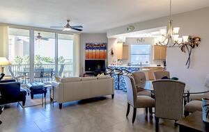 Rare 3 bed, 3 bath condo walkable to the Best Beach in Naples! - Naples, Florida