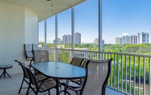 Rare 3 bed, 3 bath condo walkable to the Best Beach in Naples! - Naples, Florida