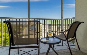 Rare 3 bed, 3 bath condo walkable to the Best Beach in Naples! - Naples, Florida