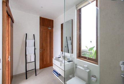 Selong Selo Elevated Villa