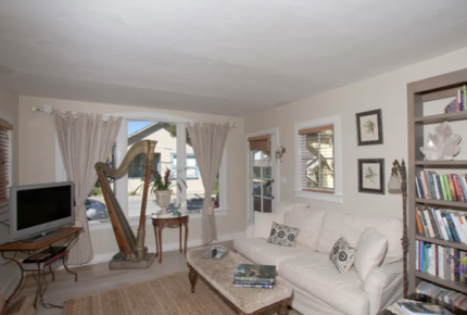 Storybook Cottage at Lover's Point
