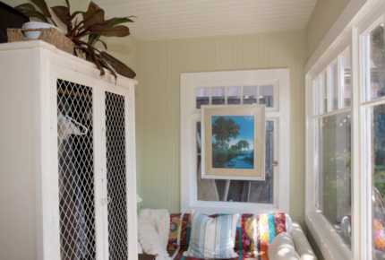 Storybook Cottage at Lover's Point
