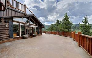 Timber Moose: America's Biggest Log Cabin - Heber City, Utah