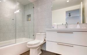 Manhattan Beach Getaway - Perfect Downtown/Beach Location! - Manhattan Beach, California