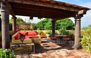 Tejado shaded area with sofa and views