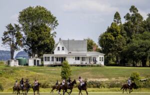 Hololio House - Historic Homestead at Clevedon Polo Club - Auckland, New Zealand