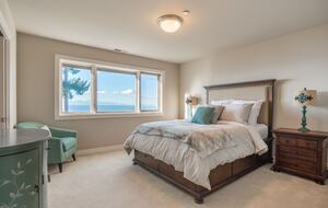 Breathtaking Ocean View Castle Like Home - Edmonds, Washington