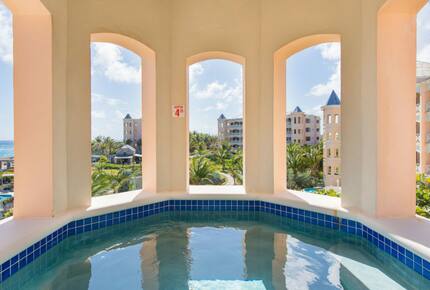 The Crane - One Bedroom Ocean View Suite with Pool