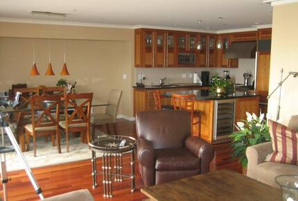 Waterfront Views in Downtown Tiburon
