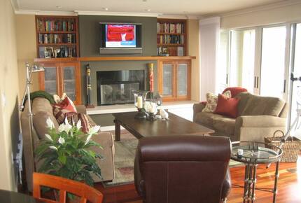 Waterfront Views in Downtown Tiburon