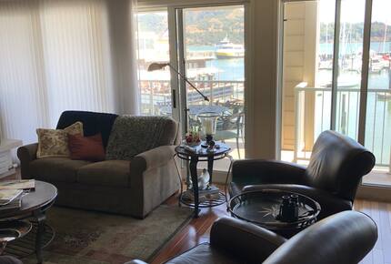 Waterfront Views in Downtown Tiburon