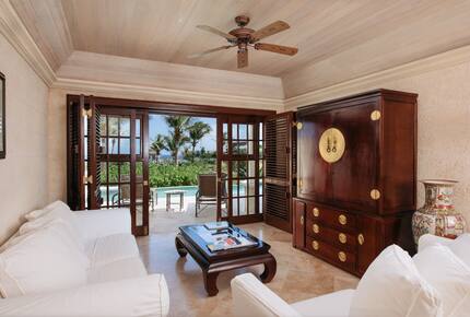 The Crane - One Bedroom Ocean View Suite with 28ft Pool
