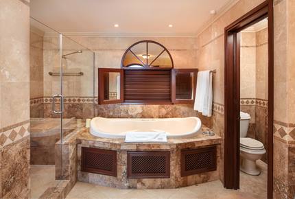 The Crane - One Bedroom Ocean View Suite with Pool