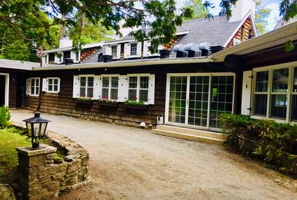 The Fox's Refuge, lake front cottage