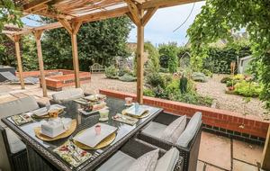 The Coach House - Burton Le Coggles, United Kingdom