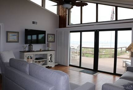 New Smyrna Beachfront Getaway - New Smyrna Beach, Florida