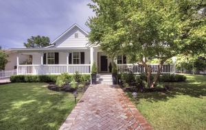 St Helena Farmhouse - St. Helena, California