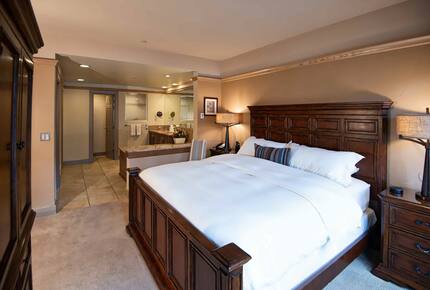 Park Plaza Beaver Creek - 2 Bedroom & Den