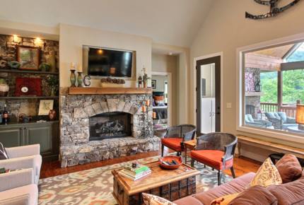 Hiawassee Lakefront Home