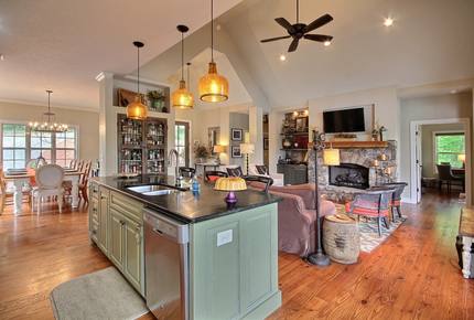 Hiawassee Lakefront Home