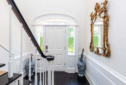 Parrot Hall in the Exclusive Las Olas Isles