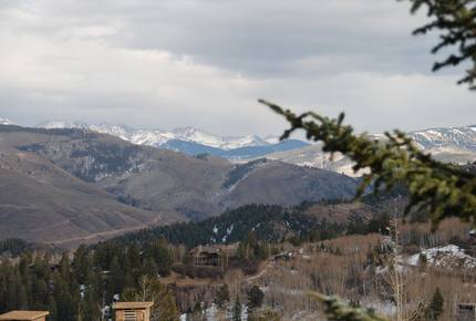 Bachelor Gulch Ski in/Ski out Getaway!